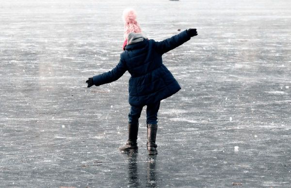 ӨКМ: Тоңгон көлмөлөрдөгү муз жарылып кетиши мүмкүн, этият болуңуз