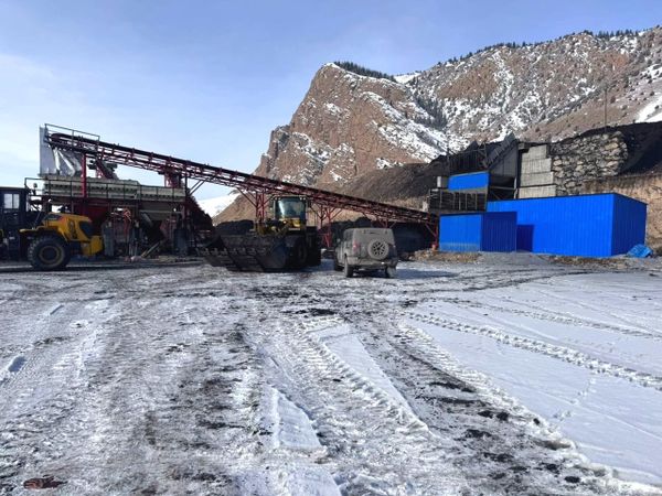 Жумгалда көмүр казган ишканага 1,5 млн сомго жакын айып салынды