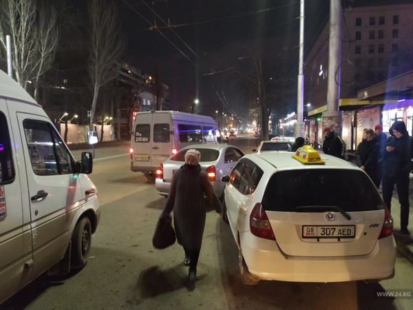 Дастан Бекешев такси кызматын лицензиялоо 10 миңдеген айдоочуларды ишсиз калтырарын билдирди