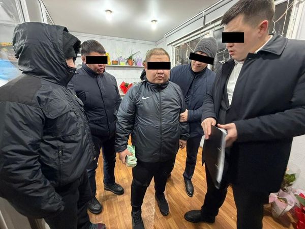 Мэриянын кызматкери 1 млн сом пара алуу шеги менен кармалды