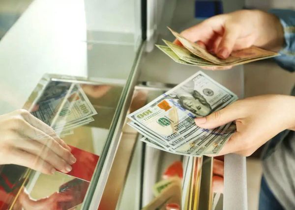 УБ банктардын акча алмаштыруучу жайлар менен валюталык операцияларды жүргүзүү уруксатын узартты