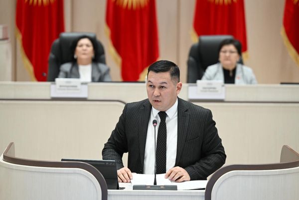 Жогорку Кеңеште эмгек коопсуздугу боюнча жаңы мыйзам талкууланды