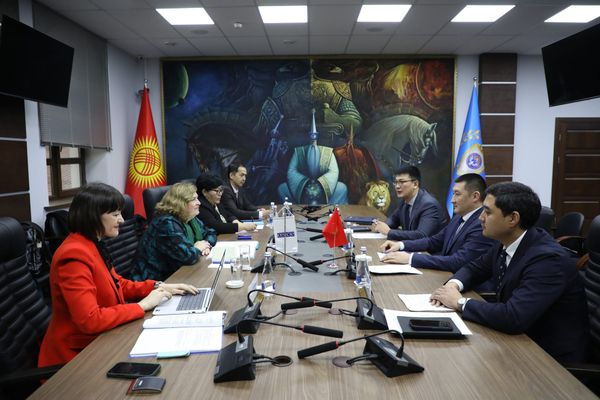 Башкы прокуратура жана ЕККУ адам сатууга каршы аракеттерди күчөтүүнү талкуулады