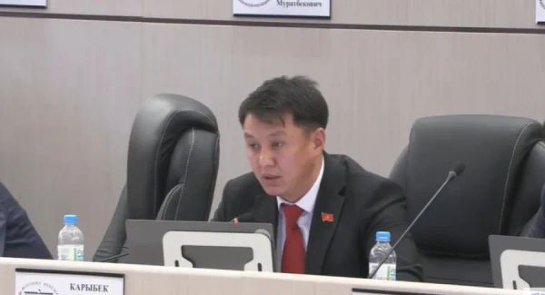 Улугбек Карыбек уулу Ошто 18 гектар жерди мыйзамсыз басып алган жаранды жазалоону сунуштады