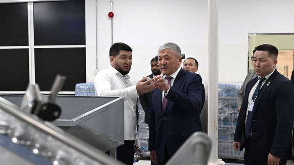 МинКаб төрагасы Дубайдагы кыргыз ишканасына барды