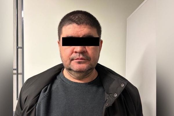 Алтын уютмасы менен пара бергенге аракет кылган адам кармалды