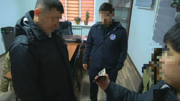 "Достук-автожол" өткөрмө пунктунун жетекчиси системалуу коррупция үчүн кармалды