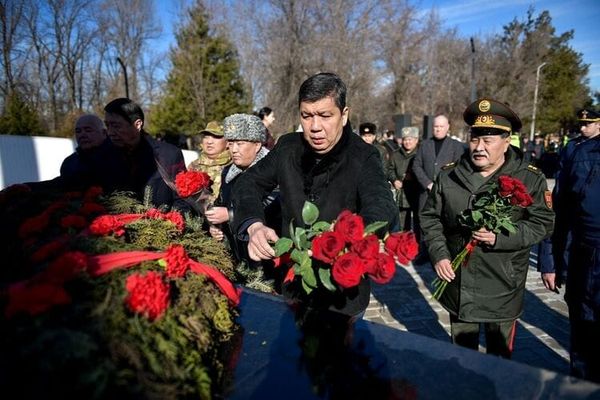 Советтик аскерлердин Афганистандан чыгарылган күнүнө арналган митинг-реквием болду