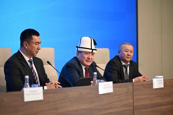 Манас шаарынын мэриясынын борбордук аппаратына жаңы мэр тааныштырылды