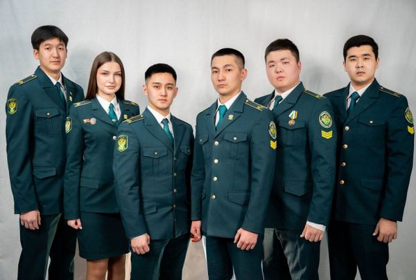 Мамлекеттик бажы кызматы мектеп бүтүрүүчүлөрүн РФнын бажы академиясында окууга чакырат