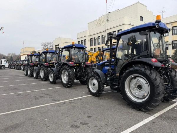 Токой чарбасына 20 жаңы трактор берилди
