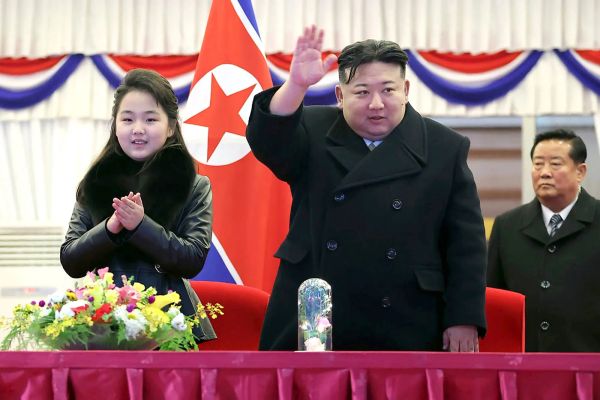 Ким Чен Ын кызы Ким Чжу Эни өлкөнүн Башкы ракеталык башкармалыгынын жетекчиси кылып дайындады