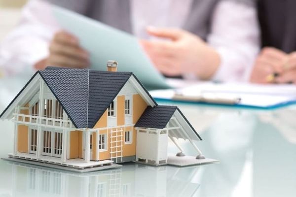 Бишкекте үйүнөн ажыраган 8 жаранга 1 млн сомдон камсыздандыруу берилди