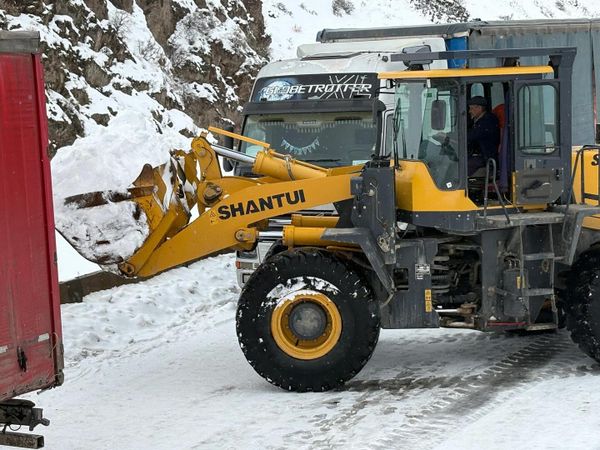 Бишкек–Нарын–Торугарт жолунда кар көчкү тазаланып, каттам ачылды