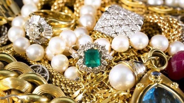 Кыргызстанда 942 ишкер 16,8 млрд сомдук зер буюмдарын легалдаштырды