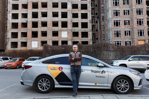 Кокустан жолго чыгып, өзүнүн таксопаркын ачууга чейин жетишкен: бишкектик айдоочунун таржымалы