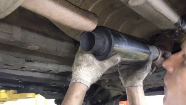 Парламентте катализатору жок унааларды каттоого тыюу салуу мыйзам долбоору каралды