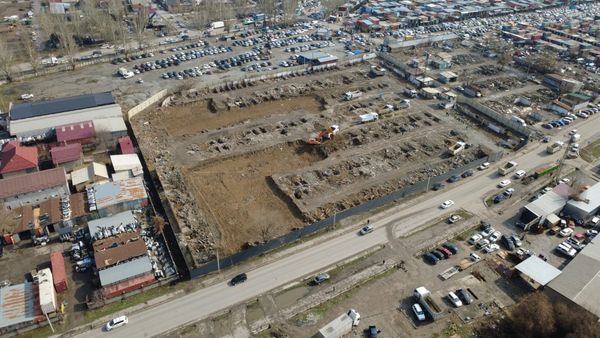 Кудайбергендеги бузулган 600 гараждын ордуна мектеп курулуп жатат