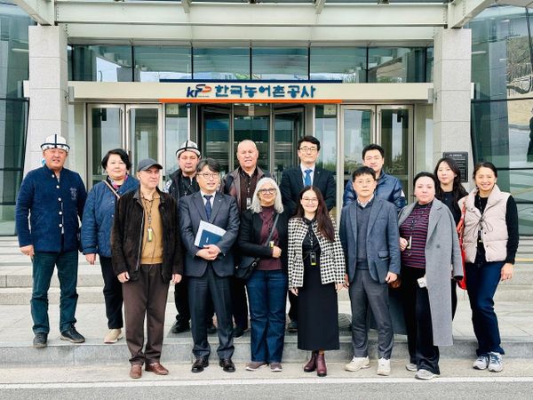 Кыргызстандын делегациясы Кореяда “акылдуу” айыл чарба боюнча тажрыйба алды