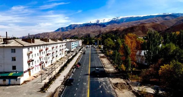 Нарын облусунда 259 чакырым жолго асфальт төшөлдү