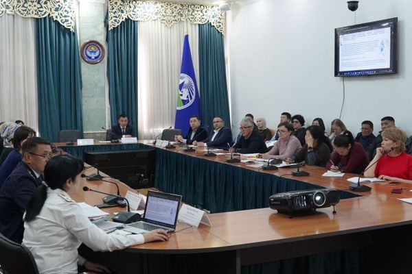 Салык кызматы электрондук отчеттор боюнча окутуу өткөрдү