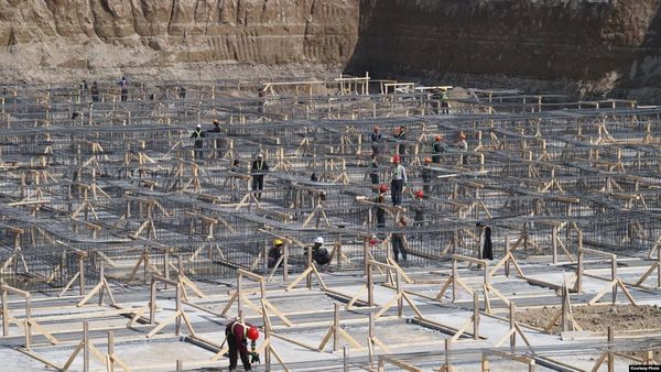 Манас шаарынын филармониясына бөлүнгөн каражат мектептерди оңдоого жумшалат