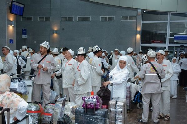 Зыяратчылардан имамдардын маянасы үчүн 9% комиссия алынышы мүмкүн