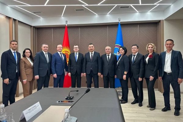 "Кристалл" заводу боюнча долбоорду ишке ашыруу маселеси КРнын ӨКМ менен "Росатом" мамкорпорациясы тарабынан талкууланды