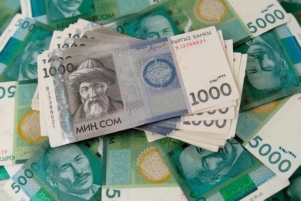 Коммерциялык банктардын кассаларына 4 айда 1,3 трлн 70,7 млн сом түшкөн