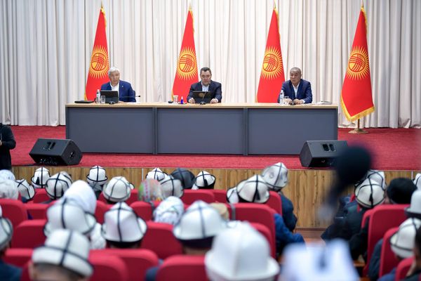 Кыргызстандагы айылдардын аттары кыргызчаланат жана адам ысымдары ыйгарылбайт – Садыр Жапаров