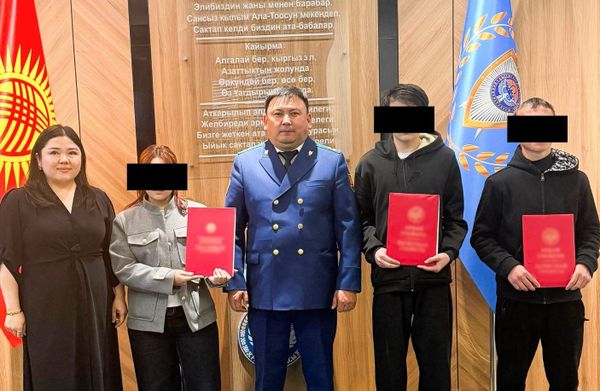 Кара-Сууда ата-энеси жок 3 балага жер берилип, укуктары калыбына келтирилди