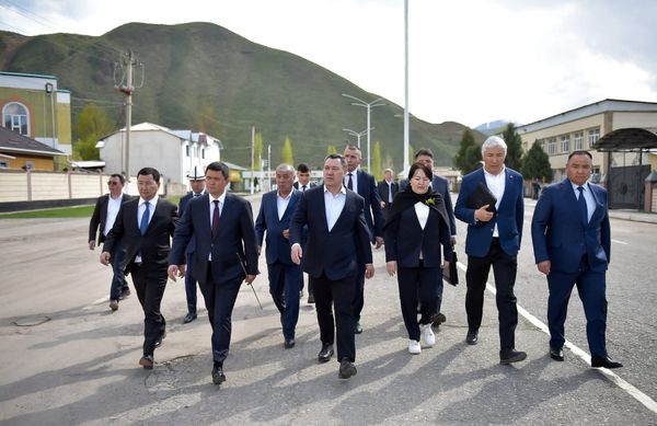 Садыр Жапаров Гүлчөдө: 340 млн сомго жолдор кеңейтилип, тротуарлар курулат