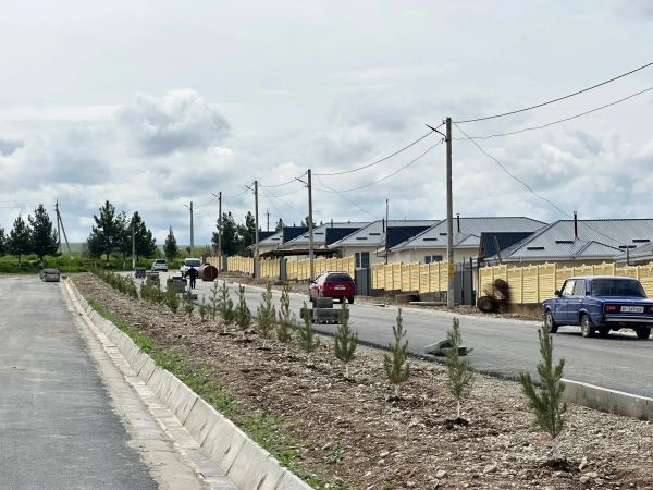 Баткенде чек арадан көчүрүлгөн тургундар үчүн жаңы конуштар курулууда