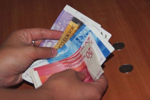 Токтобүбү Ашымбаева: Мугалимдердин айлыгын көтөрүүдө теңсиздик бар