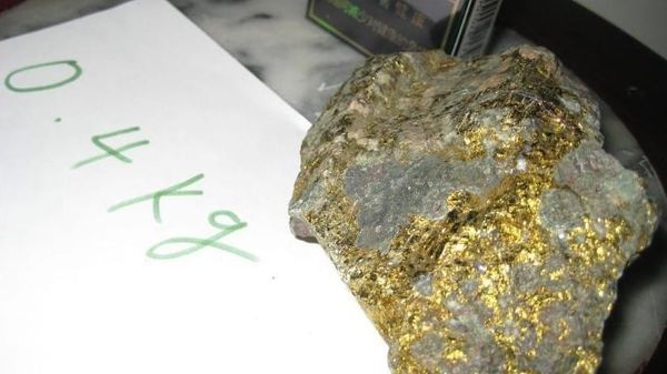 МинКаб Баткен облусундагы алтын жана сурьма кендерин иштетүү боюнча инвесторду өзгөрттү