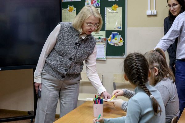 Мектеп-интернатынын тарбиячыларынын айлыгын көтөрүү сунушталды