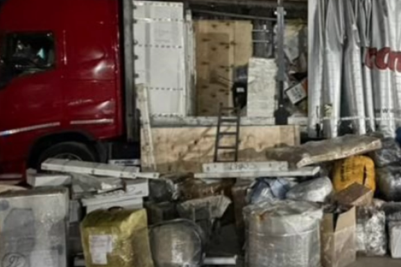 Мыйзамсыз товар ташыгандар “Чоң-Капка” өткөрмө пунктунда кармалды