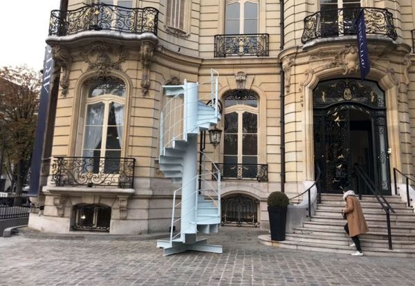 Парижде Эйфел мунарасынын фрагменти 176 миң долларга чейин бааланды