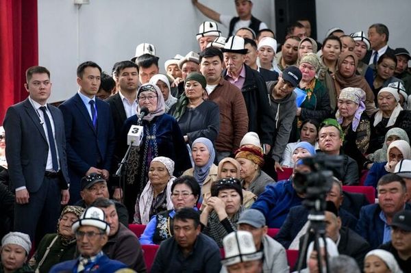 Президент Кара-Сууда элге заманбап соода борборун куруп берүүнү убада кылды