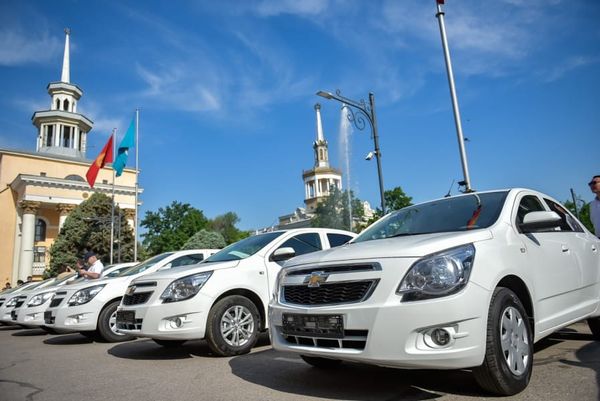 Бишкекте муниципалдык кызматтарга жаңы техника тапшырылды