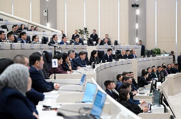 Эл өкүлү Кыргызстандагы энергетикалык бардык келишимдерди текшерүүнү сунуштады