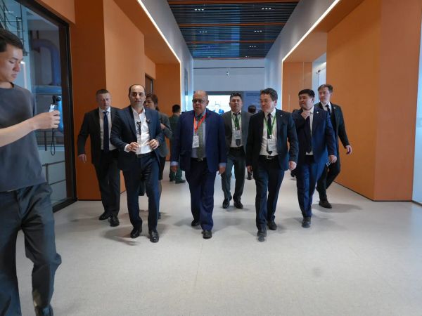 ШКУга мүчө мамлекеттердин өкүлдөрү Бишкектеги калдыктарды кайра иштетүү заводун көрүштү