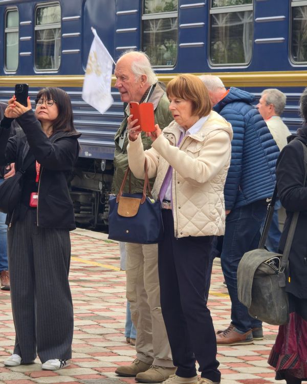 Кыргызстанга  90дон ашык турист поезд менен келди