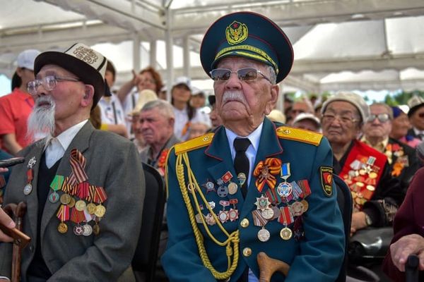 Улуу Ата мекендик согуштун ардагерлерине 200 миң сомдук жардам көрсөтүлөт