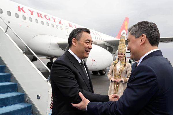 Садыр Жапаров иш сапары менен Казакстанга барды