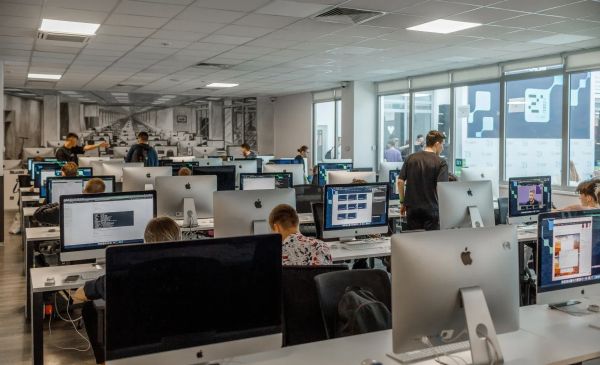 Кыргызстанда "Мектеп 21" ачылып, IT адистер даярдалат