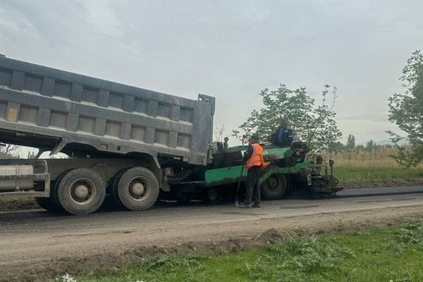 Петровка - Нарзан жолуна асфальт төшөлүүдө