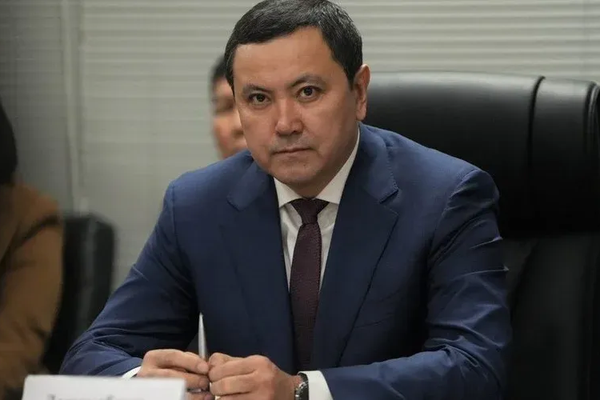 Мурдагы саламаттыкты сактоо министри Каныбек Досмамбетов суракка чакыртылды
