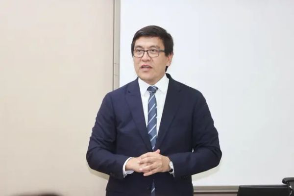 Эдил Байсалов кызматтан бошотулуп, АКШга элчи болуп дайындалды