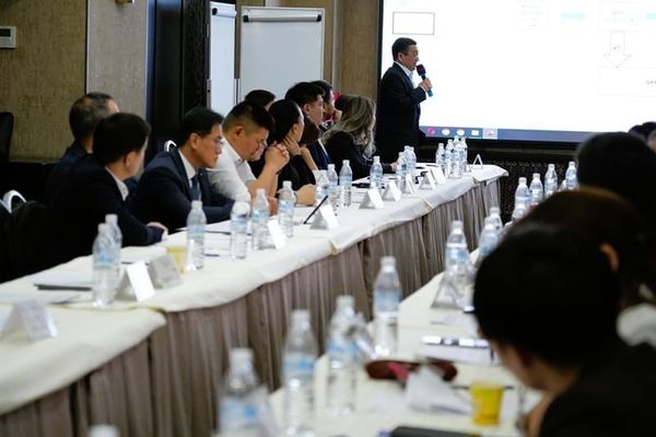 Бишкекте микрофинансы секторунун өнүгүүсүнө арналган тегерек стол өттү